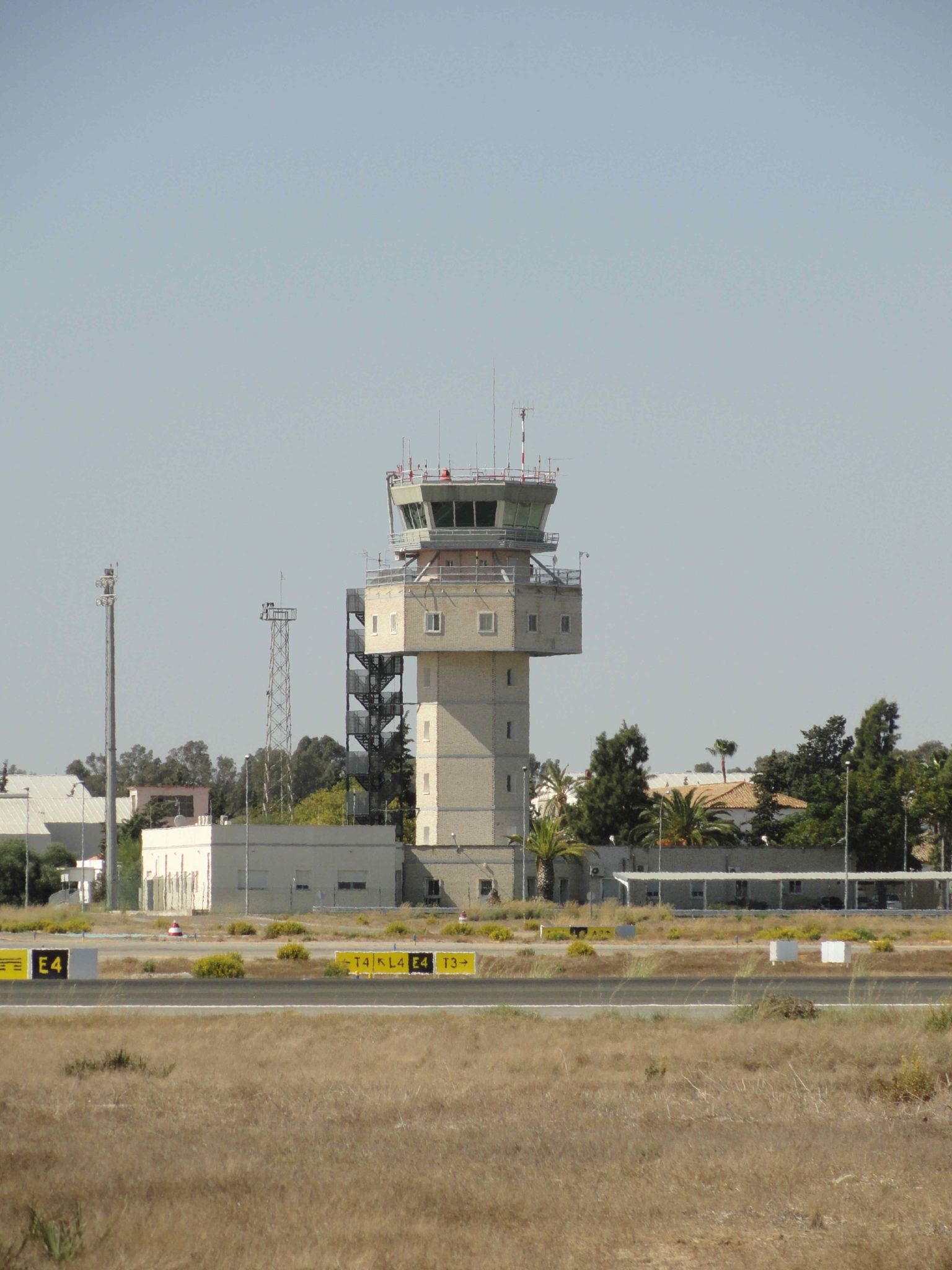 9_Dec-Jerez-Airport-Control-Tower-managed-by-ENAIRE-1536x2048