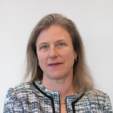 Cate Bichara, Head of Diversity and Inclusion at Skyguide. She is looking at the camera.